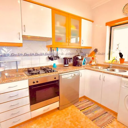 Estrada De, Urbanizacao,edificio Laranjal,apartment 18,vale Carro, 8200-596 *