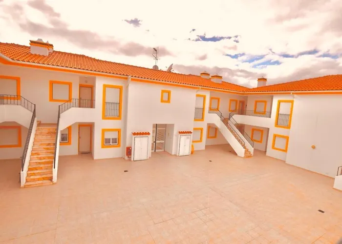 Estrada De, Urbanizacao,edificio Laranjal,apartment 18,vale Carro, 8200-596