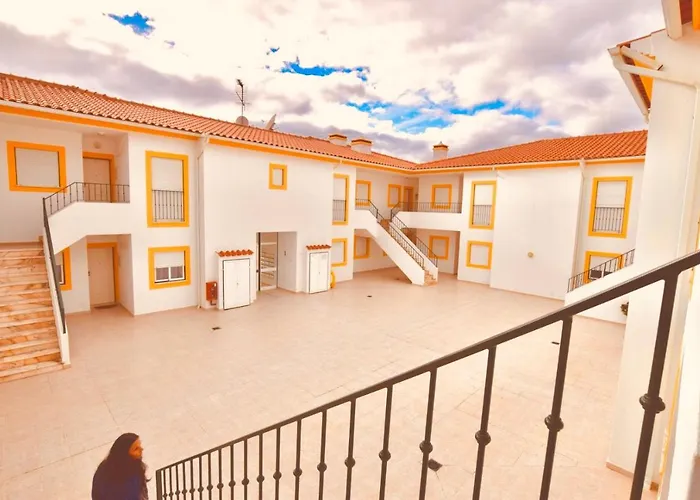 Estrada De, Urbanizacao,edificio Laranjal,apartment 18,vale Carro, 8200-596 Appartement *