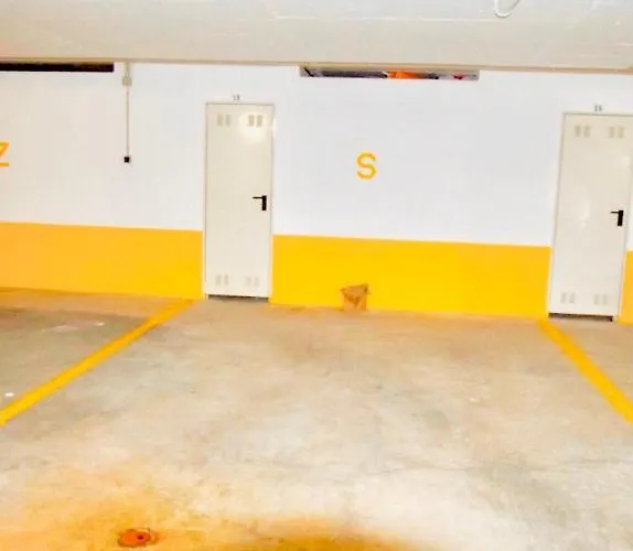 Estrada De, Urbanizacao,edificio Laranjal,apartment 18,vale Carro, 8200-596 Appartement *
